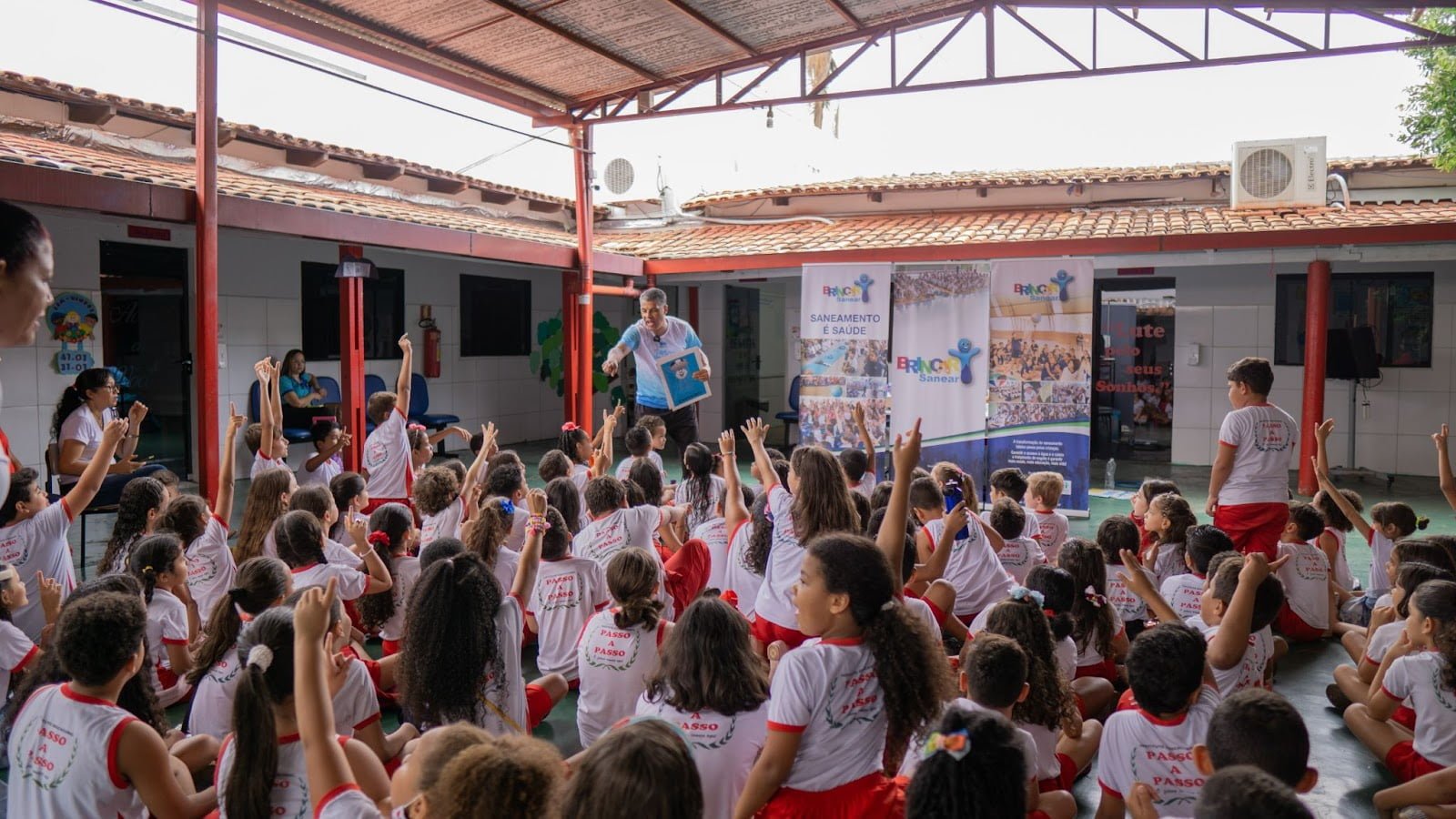 Alunos de Queimados aprendem sobre saneamento básico com o “Amigos