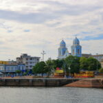 município